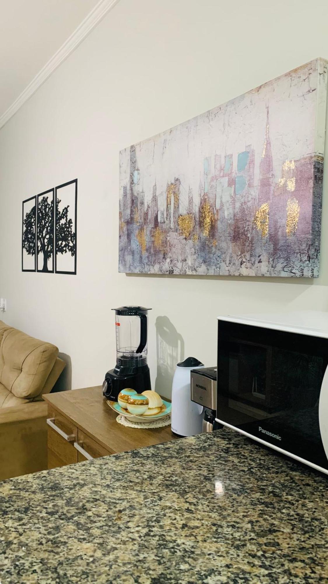 Apartment Em *